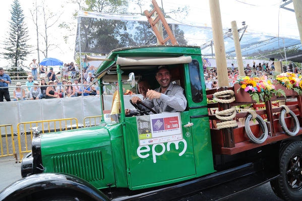 EPM en la Feria de las Flores 2016
EPM en la Feria de las Flores 2016
Fecha: Agosto 6 de 2016
Para descargar esta fotografía en alta resolución, haga clic sobre la imagen hasta que la misma se despliegue en la pantalla completa; luego dé clic derecho y elija la opción "guardar imagen como". 
En caso de publicación por cualquier medio, solicitamos acompañarla del crédito: "Foto EPM"
Palabras clave: EPM Feria Flores 2016