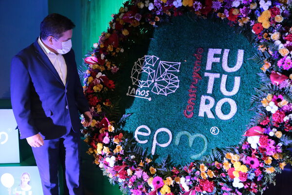 65 Años Epm Firma Convenio presidencia Innpulsa
Fecha: 6 Agosto 2020.
Para descargar esta fotografía en alta resolución, haga clic sobre la imagen hasta que la misma se despliegue en la pantalla completa; luego dé clic derecho y elija la opción "guardar imagen como". 
En caso de publicación por cualquier medio, solicitamos acompañarla del crédito: "Foto EPM
Palabras clave: 65 Años Epm Firma Convenio presidencia Innpulsa