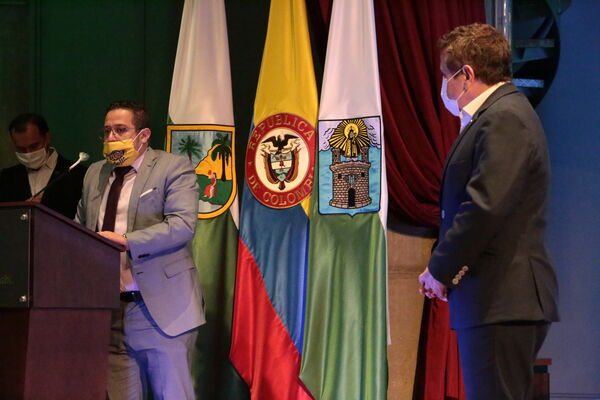 65 Años Epm Firma Convenio presidencia Innpulsa
Fecha: 6 Agosto 2020.
Para descargar esta fotografía en alta resolución, haga clic sobre la imagen hasta que la misma se despliegue en la pantalla completa; luego dé clic derecho y elija la opción "guardar imagen como". 
En caso de publicación por cualquier medio, solicitamos acompañarla del crédito: "Foto EPM
Palabras clave: 65 Años Epm Firma Convenio presidencia Innpulsa
