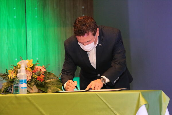 65 Años Epm Firma Convenio presidencia Innpulsa
Fecha: 6 Agosto 2020.
Para descargar esta fotografía en alta resolución, haga clic sobre la imagen hasta que la misma se despliegue en la pantalla completa; luego dé clic derecho y elija la opción "guardar imagen como". 
En caso de publicación por cualquier medio, solicitamos acompañarla del crédito: "Foto EPM
Palabras clave: 65 Años Epm Firma Convenio presidencia Innpulsa