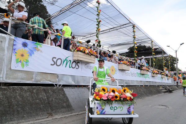 EPM en la Feria de las Flores 2016
EPM en la Feria de las Flores 2016
Fecha: Agosto 7 de 2016
Para descargar esta fotografía en alta resolución, haga clic sobre la imagen hasta que la misma se despliegue en la pantalla completa; luego dé clic derecho y elija la opción "guardar imagen como". 
En caso de publicación por cualquier medio, solicitamos acompañarla del crédito: "Foto EPM"
Palabras clave: EPM Feria Flores 2016