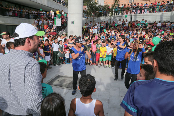 Inauguración de la UVA La Cordialidad
Inauguración de la UVA La Cordialidad
Fecha: Agosto 9 de 2016
Para descargar esta fotografía en alta resolución, haga clic sobre la imagen hasta que la misma se despliegue en la pantalla completa; luego dé clic derecho y elija la opción "guardar imagen como". 
En caso de publicación por cualquier medio, solicitamos acompañarla del crédito: "Foto EPM"
Palabras clave: Inauguración UVA Cordialidad