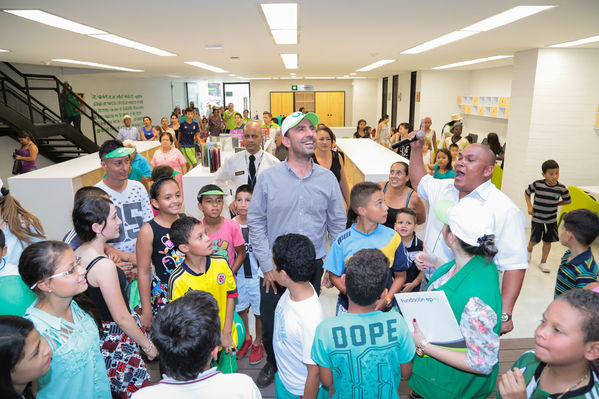 Inauguración de la UVA La Cordialidad
Inauguración de la UVA La Cordialidad
Fecha: Agosto 9 de 2016
Para descargar esta fotografía en alta resolución, haga clic sobre la imagen hasta que la misma se despliegue en la pantalla completa; luego dé clic derecho y elija la opción "guardar imagen como". 
En caso de publicación por cualquier medio, solicitamos acompañarla del crédito: "Foto EPM"
Palabras clave: Inauguración UVA Cordialidad