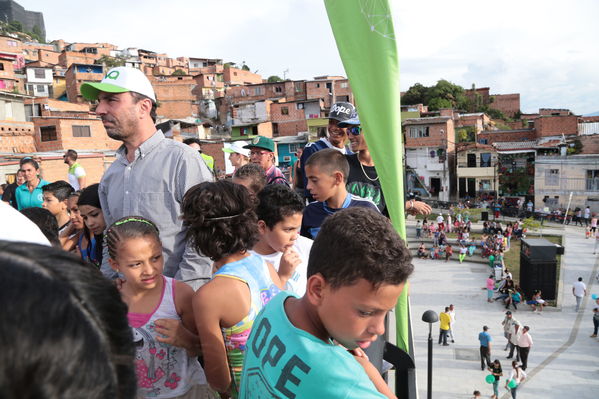 Inauguración de la UVA La Cordialidad
Inauguración de la UVA La Cordialidad
Fecha: Agosto 9 de 2016
Para descargar esta fotografía en alta resolución, haga clic sobre la imagen hasta que la misma se despliegue en la pantalla completa; luego dé clic derecho y elija la opción "guardar imagen como". 
En caso de publicación por cualquier medio, solicitamos acompañarla del crédito: "Foto EPM"
Palabras clave: Inauguración UVA Cordialidad