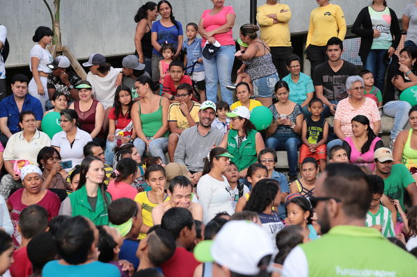 Inauguración de la UVA La Cordialidad
Inauguración de la UVA La Cordialidad
Fecha: Agosto 9 de 2016
Para descargar esta fotografía en alta resolución, haga clic sobre la imagen hasta que la misma se despliegue en la pantalla completa; luego dé clic derecho y elija la opción "guardar imagen como". 
En caso de publicación por cualquier medio, solicitamos acompañarla del crédito: "Foto EPM"
Palabras clave: Inauguración UVA Cordialidad