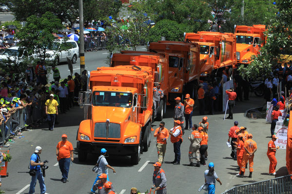 Desfile de silleteros
Desfile de silleteros
Fecha: Agosto 10 de 2014
Para descargar esta fotografía en alta resolución, haga clic sobre la imagen hasta que la misma se despliegue en la pantalla completa; luego dé clic derecho y elija la opción "guardar imagen como". 
En caso de publicación por cualquier medio, solicitamos acompañarla del crédito: "Foto EPM"
Palabras clave: Desfile silleteros