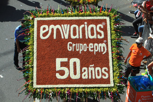 Desfile de silleteros
Desfile de silleteros
Fecha: Agosto 10 de 2014
Para descargar esta fotografía en alta resolución, haga clic sobre la imagen hasta que la misma se despliegue en la pantalla completa; luego dé clic derecho y elija la opción "guardar imagen como". 
En caso de publicación por cualquier medio, solicitamos acompañarla del crédito: "Foto EPM"
Palabras clave: Desfile silleteros