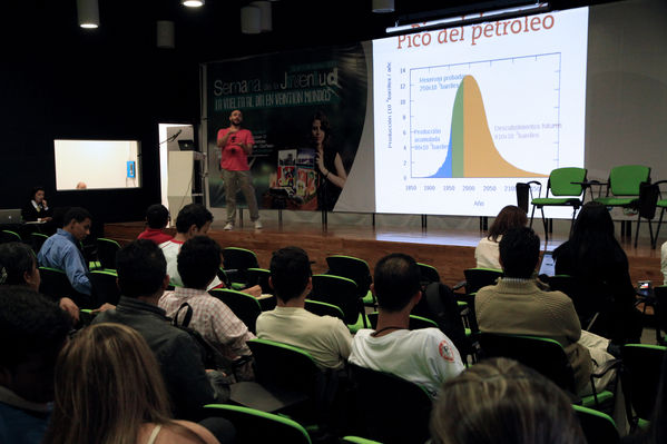 Feria de ciencia. Expojoven 2013
Feria de ciencia. Expojoven 2013
Fecha: Agosto 12 de 2013. 
Para descargar esta fotografía en alta resolución, haga clic sobre la imagen hasta que la misma se despliegue en la pantalla completa; luego dé clic derecho y elija la opción "guardar imagen como". 
En caso de publicación por cualquier medio, solicitamos acompañarla del crédito: "Cortesía EPM".
Palabras clave: Feria ciencia Expojoven 2013