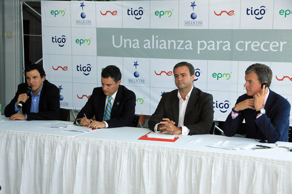 Fusión Une Millicom 
Fusión Une Millicom 
Fecha: Agosto 19 de 2014
Para descargar esta fotografía en alta resolución, haga clic sobre la imagen hasta que la misma se despliegue en la pantalla completa; luego dé clic derecho y elija la opción "guardar imagen como". 
En caso de publicación por cualquier medio, solicitamos acompañarla del crédito: "Foto EPM"

Palabras clave: Fusión Une Millicom