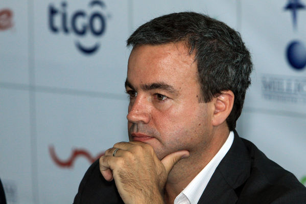 Fusión Une Millicom 
Fusión Une Millicom 
Fecha: Agosto 19 de 2014
Para descargar esta fotografía en alta resolución, haga clic sobre la imagen hasta que la misma se despliegue en la pantalla completa; luego dé clic derecho y elija la opción "guardar imagen como". 
En caso de publicación por cualquier medio, solicitamos acompañarla del crédito: "Foto EPM"

Palabras clave: Fusión Une Millicom
