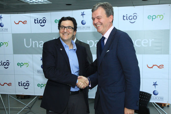 Fusión Une Millicom 
Fusión Une Millicom 
Fecha: Agosto 19 de 2014
Para descargar esta fotografía en alta resolución, haga clic sobre la imagen hasta que la misma se despliegue en la pantalla completa; luego dé clic derecho y elija la opción "guardar imagen como". 
En caso de publicación por cualquier medio, solicitamos acompañarla del crédito: "Foto EPM"

Palabras clave: Fusión Une Millicom