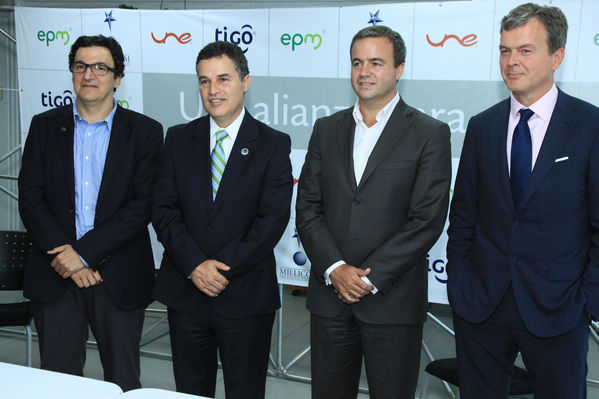 Fusión Une Millicom 
Fusión Une Millicom 
Fecha: Agosto 19 de 2014
Para descargar esta fotografía en alta resolución, haga clic sobre la imagen hasta que la misma se despliegue en la pantalla completa; luego dé clic derecho y elija la opción "guardar imagen como". 
En caso de publicación por cualquier medio, solicitamos acompañarla del crédito: "Foto EPM"

Palabras clave: Fusión Une Millicom