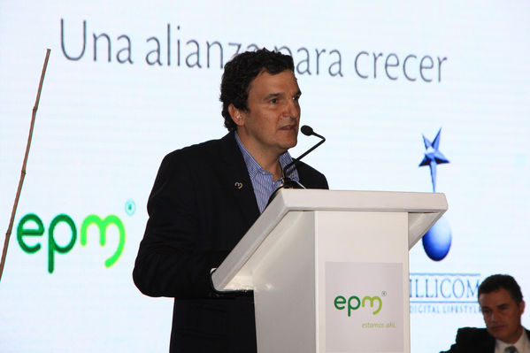 Fusión Une Millicom 
Fusión Une Millicom 
Fecha: Agosto 19 de 2014
Para descargar esta fotografía en alta resolución, haga clic sobre la imagen hasta que la misma se despliegue en la pantalla completa; luego dé clic derecho y elija la opción "guardar imagen como". 
En caso de publicación por cualquier medio, solicitamos acompañarla del crédito: "Foto EPM"

Palabras clave: Fusión Une Millicom