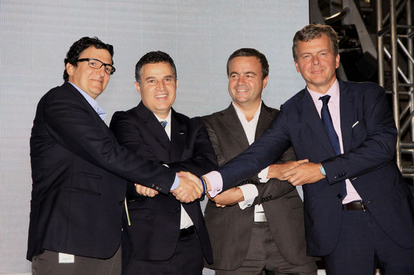 Fusión Une Millicom 
Fusión Une Millicom 
Fecha: Agosto 19 de 2014
Para descargar esta fotografía en alta resolución, haga clic sobre la imagen hasta que la misma se despliegue en la pantalla completa; luego dé clic derecho y elija la opción "guardar imagen como". 
En caso de publicación por cualquier medio, solicitamos acompañarla del crédito: "Foto EPM"

Palabras clave: Fusión Une Millicom