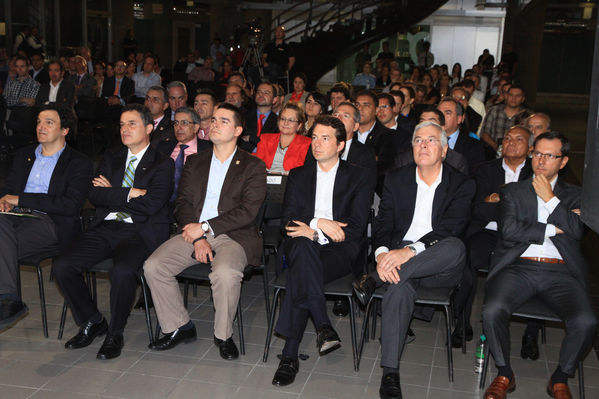 Fusión Une Millicom 
Fusión Une Millicom 
Fecha: Agosto 19 de 2014
Para descargar esta fotografía en alta resolución, haga clic sobre la imagen hasta que la misma se despliegue en la pantalla completa; luego dé clic derecho y elija la opción "guardar imagen como". 
En caso de publicación por cualquier medio, solicitamos acompañarla del crédito: "Foto EPM"

Palabras clave: Fusión Une Millicom