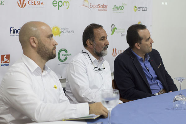 Rueda de prensa Exposolar 2018.
Rueda de prensa Exposolar 2018.
Fecha: 12 Abril 2018
Para descargar esta fotografía en alta resolución, haga clic sobre la imagen hasta que la misma se despliegue en la pantalla completa; luego dé clic derecho y elija la opción "guardar imagen como". 
En caso de publicación por cualquier medio, solicitamos acompañarla del crédito: "Foto EPM"
Palabras clave: Rueda prensa Exposolar 2018