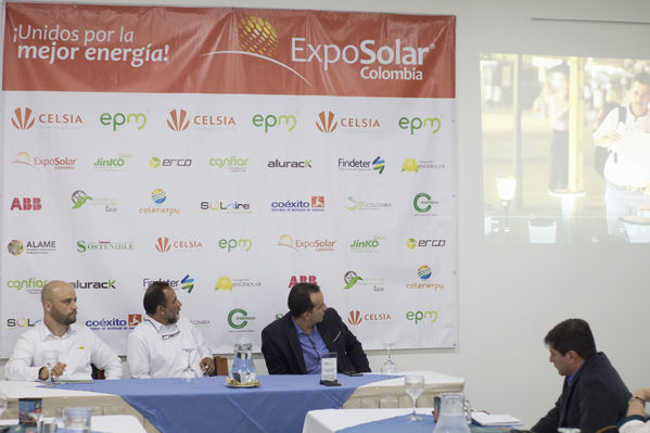 Rueda de prensa Exposolar 2018.
Rueda de prensa Exposolar 2018.
Fecha: 12 Abril 2018
Para descargar esta fotografía en alta resolución, haga clic sobre la imagen hasta que la misma se despliegue en la pantalla completa; luego dé clic derecho y elija la opción "guardar imagen como". 
En caso de publicación por cualquier medio, solicitamos acompañarla del crédito: "Foto EPM"
Palabras clave: Rueda prensa Exposolar 2018