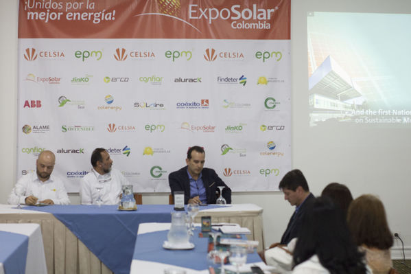 Rueda de prensa Exposolar 2018.
Rueda de prensa Exposolar 2018.
Fecha: 12 Abril 2018
Para descargar esta fotografía en alta resolución, haga clic sobre la imagen hasta que la misma se despliegue en la pantalla completa; luego dé clic derecho y elija la opción "guardar imagen como". 
En caso de publicación por cualquier medio, solicitamos acompañarla del crédito: "Foto EPM"
Palabras clave: Rueda prensa Exposolar 2018