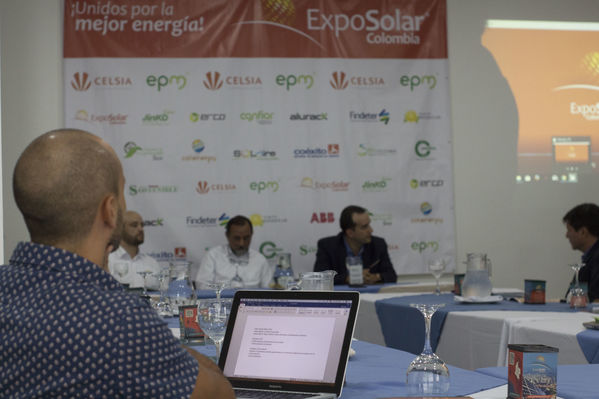 Rueda de prensa Exposolar 2018.
Rueda de prensa Exposolar 2018.
Fecha: 12 Abril 2018
Para descargar esta fotografía en alta resolución, haga clic sobre la imagen hasta que la misma se despliegue en la pantalla completa; luego dé clic derecho y elija la opción "guardar imagen como". 
En caso de publicación por cualquier medio, solicitamos acompañarla del crédito: "Foto EPM"
Palabras clave: Rueda prensa Exposolar 2018