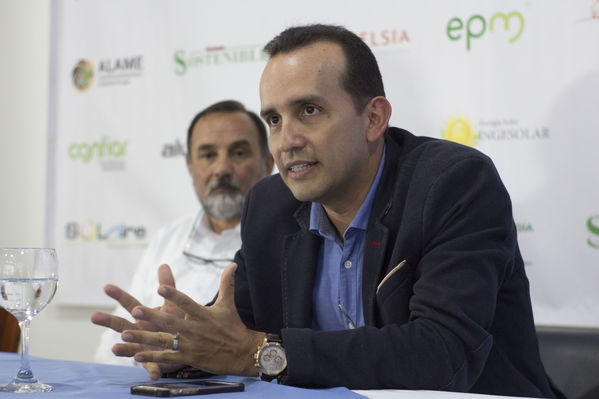 Rueda de prensa Exposolar 2018.
Rueda de prensa Exposolar 2018.
Fecha: 12 Abril 2018
Para descargar esta fotografía en alta resolución, haga clic sobre la imagen hasta que la misma se despliegue en la pantalla completa; luego dé clic derecho y elija la opción "guardar imagen como". 
En caso de publicación por cualquier medio, solicitamos acompañarla del crédito: "Foto EPM"
Palabras clave: Rueda prensa Exposolar 2018
