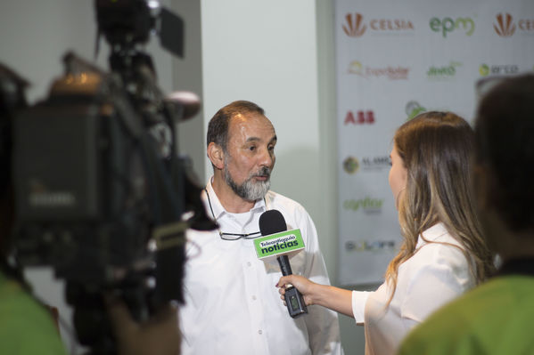 Rueda de prensa Exposolar 2018.
Rueda de prensa Exposolar 2018.
Fecha: 12 Abril 2018
Para descargar esta fotografía en alta resolución, haga clic sobre la imagen hasta que la misma se despliegue en la pantalla completa; luego dé clic derecho y elija la opción "guardar imagen como". 
En caso de publicación por cualquier medio, solicitamos acompañarla del crédito: "Foto EPM"
Palabras clave: Rueda prensa Exposolar 2018