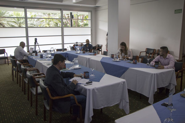 Rueda de prensa Exposolar 2018.
Rueda de prensa Exposolar 2018.
Fecha: 12 Abril 2018
Para descargar esta fotografía en alta resolución, haga clic sobre la imagen hasta que la misma se despliegue en la pantalla completa; luego dé clic derecho y elija la opción "guardar imagen como". 
En caso de publicación por cualquier medio, solicitamos acompañarla del crédito: "Foto EPM"
Palabras clave: Rueda prensa Exposolar 2018
