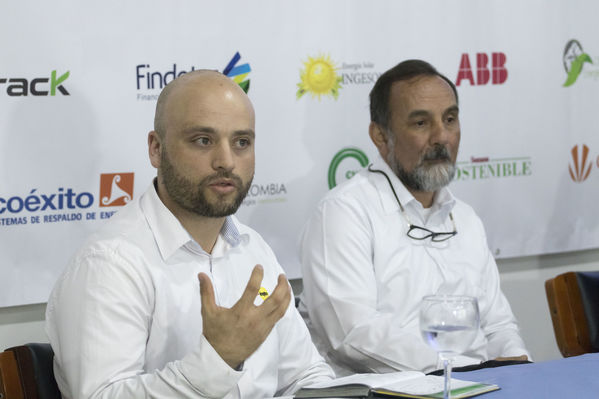 Rueda de prensa Exposolar 2018.
Rueda de prensa Exposolar 2018.
Fecha: 12 Abril 2018
Para descargar esta fotografía en alta resolución, haga clic sobre la imagen hasta que la misma se despliegue en la pantalla completa; luego dé clic derecho y elija la opción "guardar imagen como". 
En caso de publicación por cualquier medio, solicitamos acompañarla del crédito: "Foto EPM"
Palabras clave: Rueda prensa Exposolar 2018