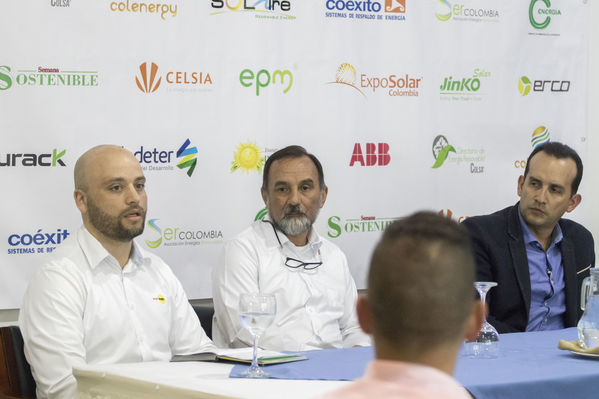 Rueda de prensa Exposolar 2018.
Rueda de prensa Exposolar 2018.
Fecha: 12 Abril 2018
Para descargar esta fotografía en alta resolución, haga clic sobre la imagen hasta que la misma se despliegue en la pantalla completa; luego dé clic derecho y elija la opción "guardar imagen como". 
En caso de publicación por cualquier medio, solicitamos acompañarla del crédito: "Foto EPM"
Palabras clave: Rueda prensa Exposolar 2018