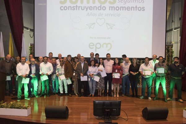 Años de servicio abril 2019
Años de servicio abril 2019
Abril 12 2019
Para descargar esta fotografía en alta resolución, haga clic sobre la imagen hasta que la misma se despliegue en la pantalla completa; luego dé clic derecho y elija la opción "guardar imagen como". 
En caso de publicación por cualquier medio, solicitamos acompañarla del crédito: "Foto EPM"
Palabras clave: Años de servicio abril 2019