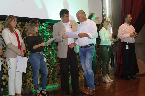 Años de servicio abril 2019Años de servicio abril 2019
Años de servicio abril 2019
Abril 12 2019
Para descargar esta fotografía en alta resolución, haga clic sobre la imagen hasta que la misma se despliegue en la pantalla completa; luego dé clic derecho y elija la opción "guardar imagen como". 
En caso de publicación por cualquier medio, solicitamos acompañarla del crédito: "Foto EPM"
Palabras clave: Años de servicio abril 2019
