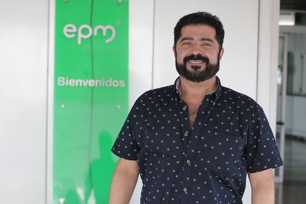 Años de servicio abril 2019
Años de servicio abril 2019
Abril 12 2019
Para descargar esta fotografía en alta resolución, haga clic sobre la imagen hasta que la misma se despliegue en la pantalla completa; luego dé clic derecho y elija la opción "guardar imagen como". 
En caso de publicación por cualquier medio, solicitamos acompañarla del crédito: "Foto EPM"
Palabras clave: Años de servicio abril 2019