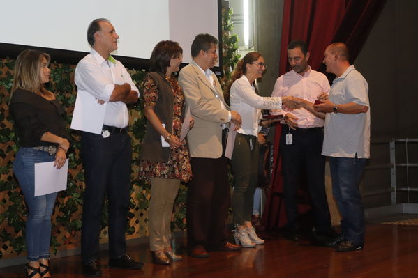 Años de servicio abril 2019
Años de servicio abril 2019
Abril 12 2019
Para descargar esta fotografía en alta resolución, haga clic sobre la imagen hasta que la misma se despliegue en la pantalla completa; luego dé clic derecho y elija la opción "guardar imagen como". 
En caso de publicación por cualquier medio, solicitamos acompañarla del crédito: "Foto EPM"
Palabras clave: Años de servicio abril 2019