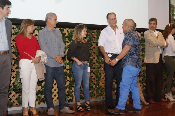 Años de servicio abril 2019
Años de servicio abril 2019
Abril 12 2019
Para descargar esta fotografía en alta resolución, haga clic sobre la imagen hasta que la misma se despliegue en la pantalla completa; luego dé clic derecho y elija la opción "guardar imagen como". 
En caso de publicación por cualquier medio, solicitamos acompañarla del crédito: "Foto EPM"
Palabras clave: Años de servicio abril 2019