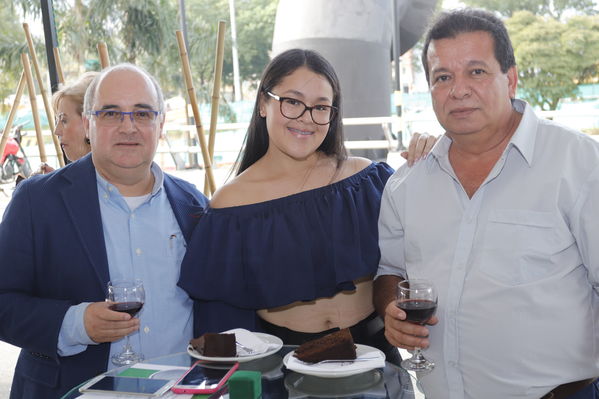 Años de servicio abril 2019
Años de servicio abril 2019
Abril 12 2019
Para descargar esta fotografía en alta resolución, haga clic sobre la imagen hasta que la misma se despliegue en la pantalla completa; luego dé clic derecho y elija la opción "guardar imagen como". 
En caso de publicación por cualquier medio, solicitamos acompañarla del crédito: "Foto EPM"
Palabras clave: Años de servicio abril 2019