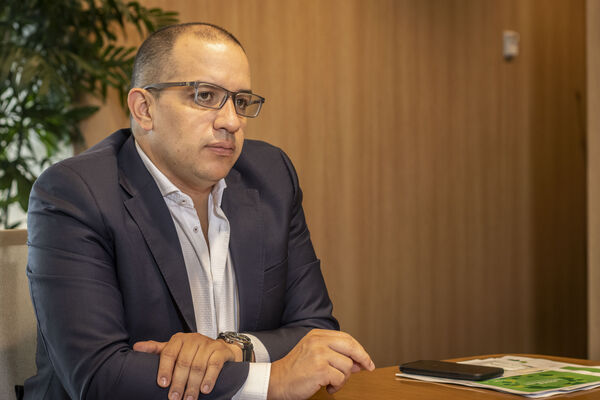 nombramiento oficial Gerente General EPM Jorge Andrés Carrillo
nombramiento oficial Gerente General EPM Jorge Andrés Carrillo
Fecha: ABRIL 14 2021.
Para descargar esta fotografía en alta resolución, haga clic sobre la imagen hasta que la misma se despliegue en la pantalla completa; luego dé clic derecho y elija la opción "guardar imagen como". 
En caso de publicación por cualquier medio, solicitamos acompañarla del crédito: "Foto EPM"
Palabras clave: nombramiento oficial Gerente General EPM Jorge Andrés Carrillo