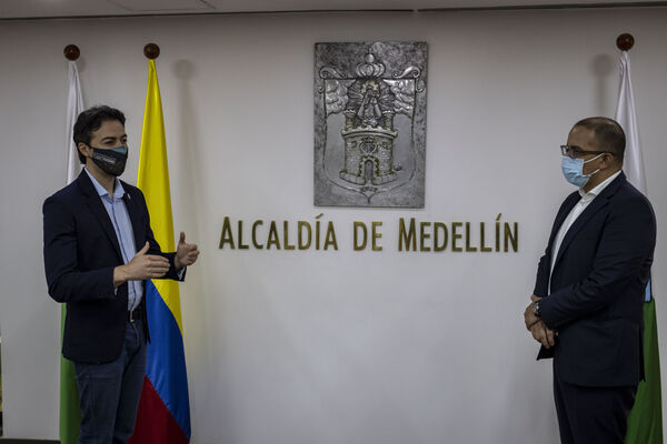 Jorge Andrés Carrillo Gerente General EPM
Jorge Andrés Carrillo Gerente General EPM.
Fecha: ABRIL 14 2021.
Para descargar esta fotografía en alta resolución, haga clic sobre la imagen hasta que la misma se despliegue en la pantalla completa; luego dé clic derecho y elija la opción "guardar imagen como". 
En caso de publicación por cualquier medio, solicitamos acompañarla del crédito: "Foto EPM
Palabras clave: Jorge Andrés Carrillo Gerente General EPM
