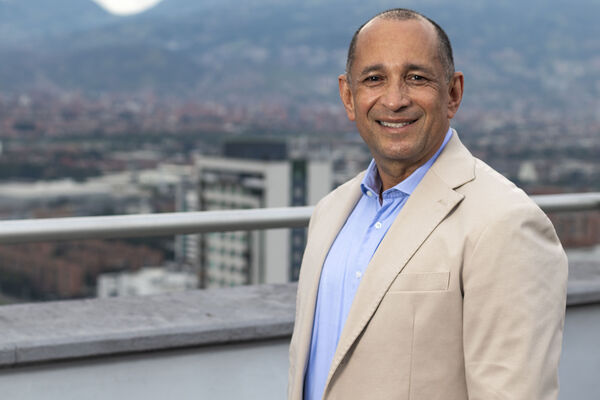 Carlos Enrique Londoño VP Suministros
Carlos Enrique Londoño VP Suministros
Fecha: Abril 15 2021
Para descargar esta fotografía en alta resolución, haga clic sobre la imagen hasta que la misma se despliegue en la pantalla completa; luego dé clic derecho y elija la opción "guardar imagen como". 
En caso de publicación por cualquier medio, solicitamos acompañarla del crédito: "Foto EPM"
Palabras clave: Carlos Enrique Londoño VP Suministros