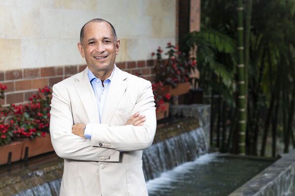 Carlos Enrique Londoño VP Suministros
Carlos Enrique Londoño VP Suministros
Fecha: Abril 15 2021
Para descargar esta fotografía en alta resolución, haga clic sobre la imagen hasta que la misma se despliegue en la pantalla completa; luego dé clic derecho y elija la opción "guardar imagen como". 
En caso de publicación por cualquier medio, solicitamos acompañarla del crédito: "Foto EPM"
Palabras clave: Carlos Enrique Londoño VP Suministros