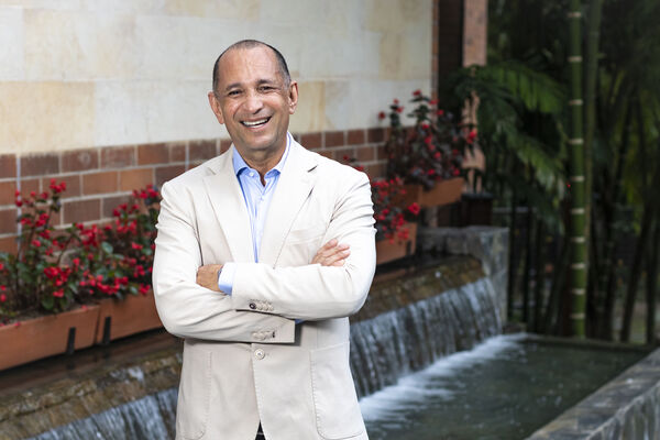 Carlos Enrique Londoño VP Suministros
Carlos Enrique Londoño VP Suministros
Fecha: Abril 15 2021
Para descargar esta fotografía en alta resolución, haga clic sobre la imagen hasta que la misma se despliegue en la pantalla completa; luego dé clic derecho y elija la opción "guardar imagen como". 
En caso de publicación por cualquier medio, solicitamos acompañarla del crédito: "Foto EPM"
Palabras clave: Carlos Enrique Londoño VP Suministros