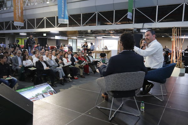 Presentación de informe de gestión 2019
Presentación de informe de gestión 2019
Abril 2 2019
Para descargar esta fotografía en alta resolución, haga clic sobre la imagen hasta que la misma se despliegue en la pantalla completa; luego dé clic derecho y elija la opción "guardar imagen como". 
En caso de publicación por cualquier medio, solicitamos acompañarla del crédito: "Foto EPM"
Palabras clave: Presentación de informe de gestión 2019