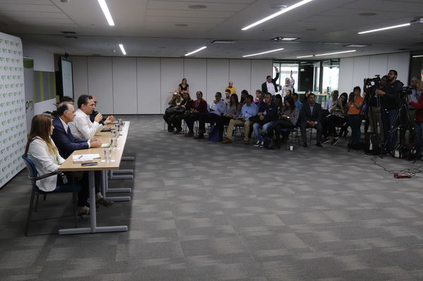 Rueda de prensa: primer año de la contingencia del proyecto Ituango
Rueda de prensa: primer año de la contingencia del proyecto Ituango
Abril 23 2019
Para descargar esta fotografía en alta resolución, haga clic sobre la imagen hasta que la misma se despliegue en la pantalla completa; luego dé clic derecho y elija la opción "guardar imagen como". 
En caso de publicación por cualquier medio, solicitamos acompañarla del crédito: "Foto EPM"
Palabras clave: Rueda de prensa: primer año de la contingencia del proyecto Ituango