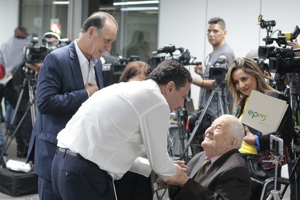 Rueda de prensa: primer año de la contingencia del proyecto Ituango
Rueda de prensa: primer año de la contingencia del proyecto Ituango
Abril 23 2019
Para descargar esta fotografía en alta resolución, haga clic sobre la imagen hasta que la misma se despliegue en la pantalla completa; luego dé clic derecho y elija la opción "guardar imagen como". 
En caso de publicación por cualquier medio, solicitamos acompañarla del crédito: "Foto EPM"
Palabras clave: Rueda de prensa: primer año de la contingencia del proyecto Ituango