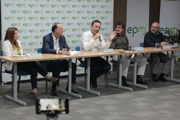 Rueda de prensa: primer año de la contingencia del proyecto Ituango
Rueda de prensa: primer año de la contingencia del proyecto Ituango
Abril 23 2019
Para descargar esta fotografía en alta resolución, haga clic sobre la imagen hasta que la misma se despliegue en la pantalla completa; luego dé clic derecho y elija la opción "guardar imagen como". 
En caso de publicación por cualquier medio, solicitamos acompañarla del crédito: "Foto EPM"
Palabras clave: Rueda de prensa: primer año de la contingencia del proyecto Ituango