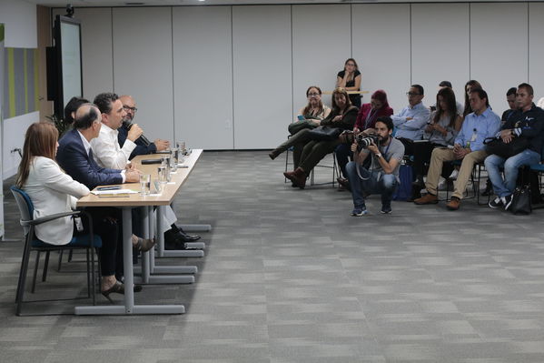 Rueda de prensa: primer año de la contingencia del proyecto Ituango
Rueda de prensa: primer año de la contingencia del proyecto Ituango
Abril 23 2019
Para descargar esta fotografía en alta resolución, haga clic sobre la imagen hasta que la misma se despliegue en la pantalla completa; luego dé clic derecho y elija la opción "guardar imagen como". 
En caso de publicación por cualquier medio, solicitamos acompañarla del crédito: "Foto EPM"
Palabras clave: Rueda de prensa: primer año de la contingencia del proyecto Ituango