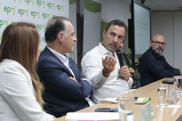Rueda de prensa: primer año de la contingencia del proyecto Ituango
Rueda de prensa: primer año de la contingencia del proyecto Ituango
Abril 23 2019
Para descargar esta fotografía en alta resolución, haga clic sobre la imagen hasta que la misma se despliegue en la pantalla completa; luego dé clic derecho y elija la opción "guardar imagen como". 
En caso de publicación por cualquier medio, solicitamos acompañarla del crédito: "Foto EPM"
Palabras clave: Rueda de prensa: primer año de la contingencia del proyecto Ituango