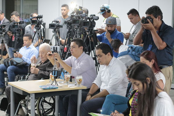 Rueda de prensa: primer año de la contingencia del proyecto Ituango
Rueda de prensa: primer año de la contingencia del proyecto Ituango
Abril 23 2019
Para descargar esta fotografía en alta resolución, haga clic sobre la imagen hasta que la misma se despliegue en la pantalla completa; luego dé clic derecho y elija la opción "guardar imagen como". 
En caso de publicación por cualquier medio, solicitamos acompañarla del crédito: "Foto EPM"
Palabras clave: Rueda de prensa: primer año de la contingencia del proyecto Ituango