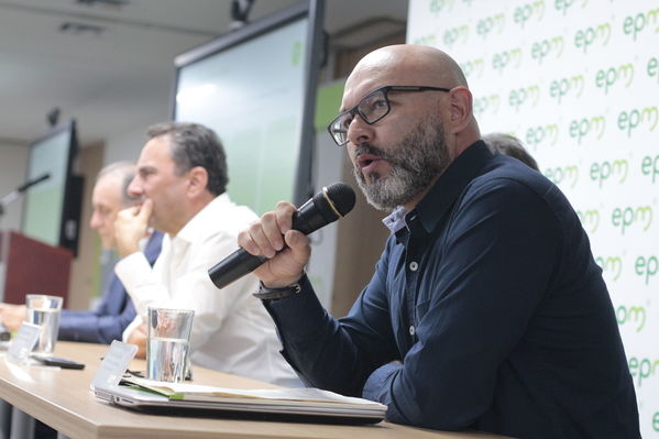 Rueda de prensa: primer año de la contingencia del proyecto Ituango
Rueda de prensa: primer año de la contingencia del proyecto Ituango
Abril 23 2019
Para descargar esta fotografía en alta resolución, haga clic sobre la imagen hasta que la misma se despliegue en la pantalla completa; luego dé clic derecho y elija la opción "guardar imagen como". 
En caso de publicación por cualquier medio, solicitamos acompañarla del crédito: "Foto EPM"
Palabras clave: Rueda de prensa: primer año de la contingencia del proyecto Ituango