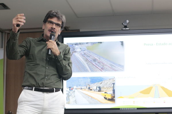 Rueda de prensa: primer año de la contingencia del proyecto Ituango
Rueda de prensa: primer año de la contingencia del proyecto Ituango
Abril 23 2019
Para descargar esta fotografía en alta resolución, haga clic sobre la imagen hasta que la misma se despliegue en la pantalla completa; luego dé clic derecho y elija la opción "guardar imagen como". 
En caso de publicación por cualquier medio, solicitamos acompañarla del crédito: "Foto EPM"
Palabras clave: Rueda de prensa: primer año de la contingencia del proyecto Ituango