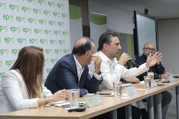 Rueda de prensa: primer año de la contingencia del proyecto Ituango
Rueda de prensa: primer año de la contingencia del proyecto Ituango
Abril 23 2019
Para descargar esta fotografía en alta resolución, haga clic sobre la imagen hasta que la misma se despliegue en la pantalla completa; luego dé clic derecho y elija la opción "guardar imagen como". 
En caso de publicación por cualquier medio, solicitamos acompañarla del crédito: "Foto EPM"
Palabras clave: Rueda de prensa: primer año de la contingencia del proyecto Ituango