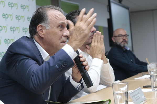 Rueda de prensa: primer año de la contingencia del proyecto Ituango
Rueda de prensa: primer año de la contingencia del proyecto Ituango
Abril 23 2019
Para descargar esta fotografía en alta resolución, haga clic sobre la imagen hasta que la misma se despliegue en la pantalla completa; luego dé clic derecho y elija la opción "guardar imagen como". 
En caso de publicación por cualquier medio, solicitamos acompañarla del crédito: "Foto EPM"
Palabras clave: Rueda de prensa: primer año de la contingencia del proyecto Ituango